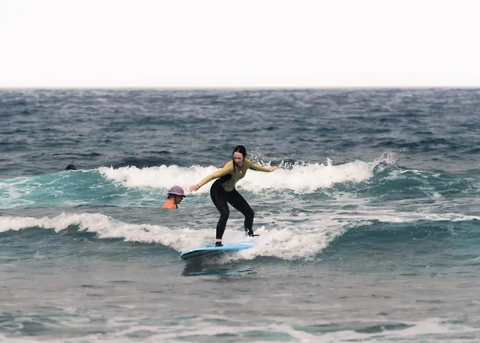 Adeje - Twinfin & Surf Yoga Camp Отель 2*