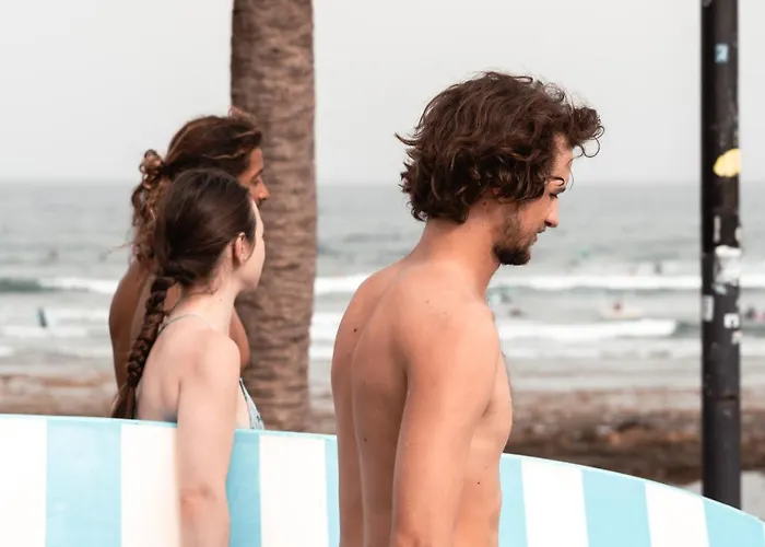 호텔 Adeje - Twinfin & Surf Yoga Camp 칼라오살바헤